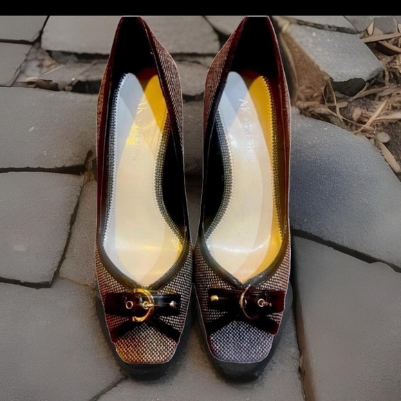 ANNE KLEIN PEEP TOE SHOE SIZE 7.5 black white - Picture 1 of 9